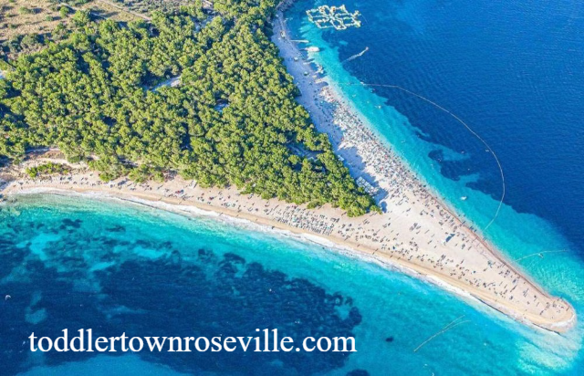 Pantai Zlatni Rat Kroasia